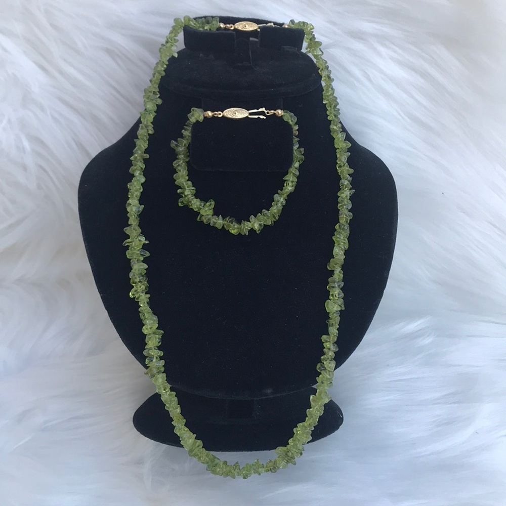 Bracelet & necklace green color